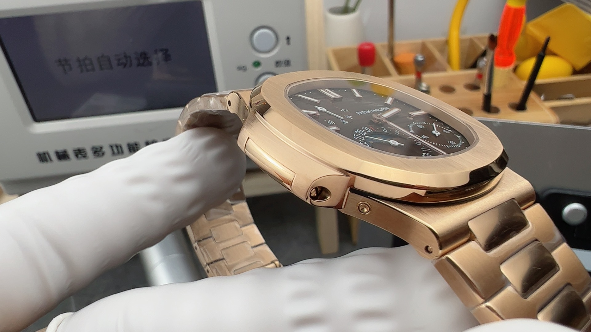 Swiss movement 1:1 super clone-Patek Philippe Nautilus Moon Phase Rose Gold Watch 5712/1R-001 - Image 7