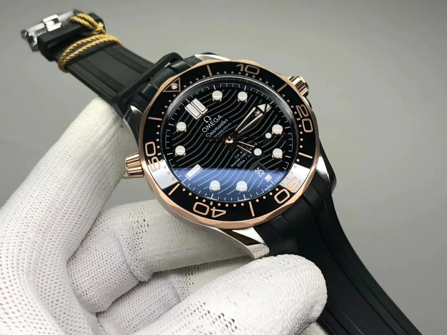 Omega Seamaster Diver 300m Rose Gold & Steel Black Dial 42mm - Image 3