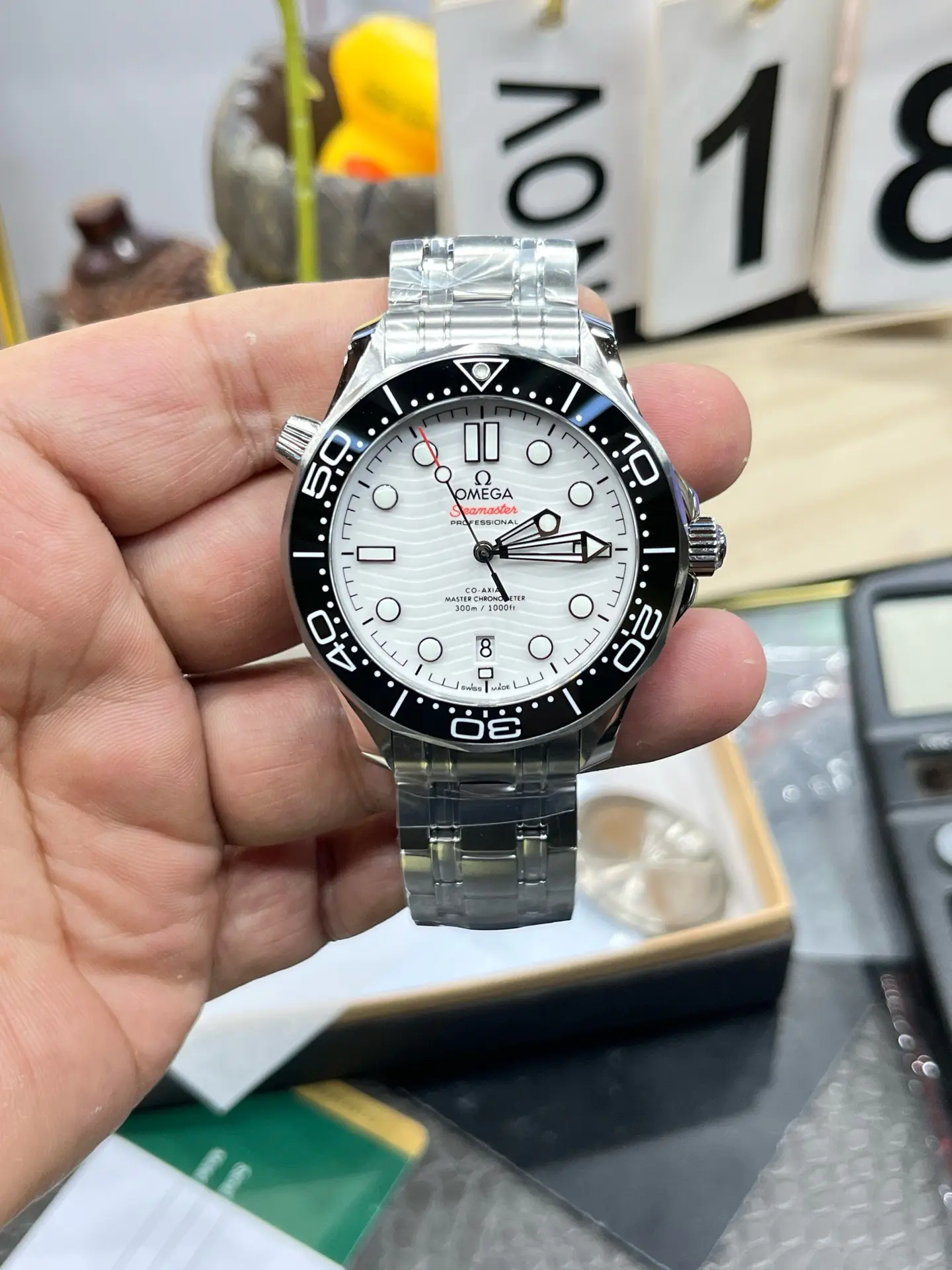 Omega Seamaster Diver 300m Steel White Dial 42mm Ref. 210.30.42.20.04.001 - Image 2