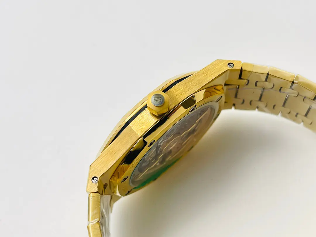 Audemars Piguet Royal Oak "Jumbo" Extra-Thin Yellow Gold Blue Dial 39mm Ref. 15202BA.OO.1240BA.01 - Image 6