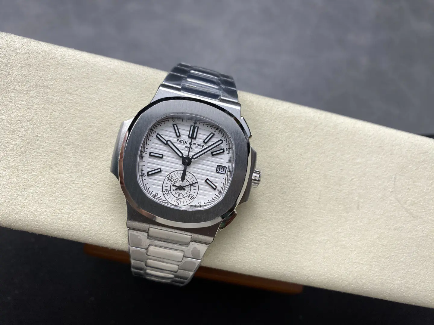 Patek Philippe Nautilus 5980/1A-019 - Image 6