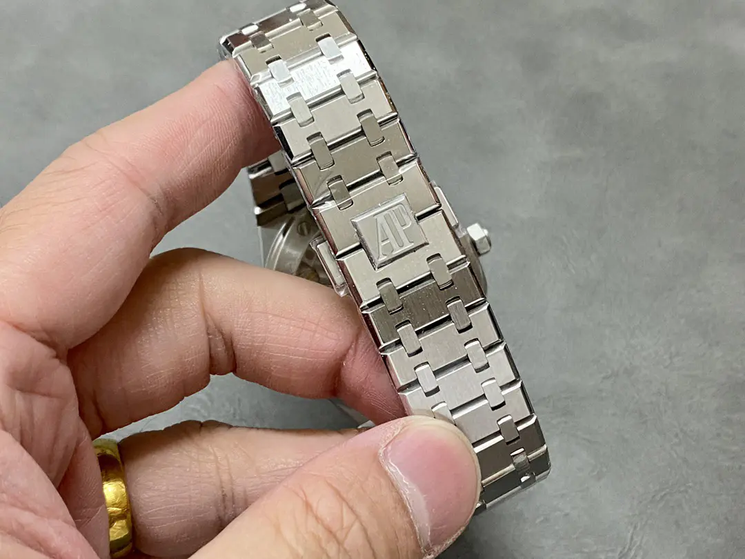Audemars Piguet Royal Oak Selfwinding 41 mm Stainless Steel Green Dial 15510ST.OO.1320ST.09 - Image 9
