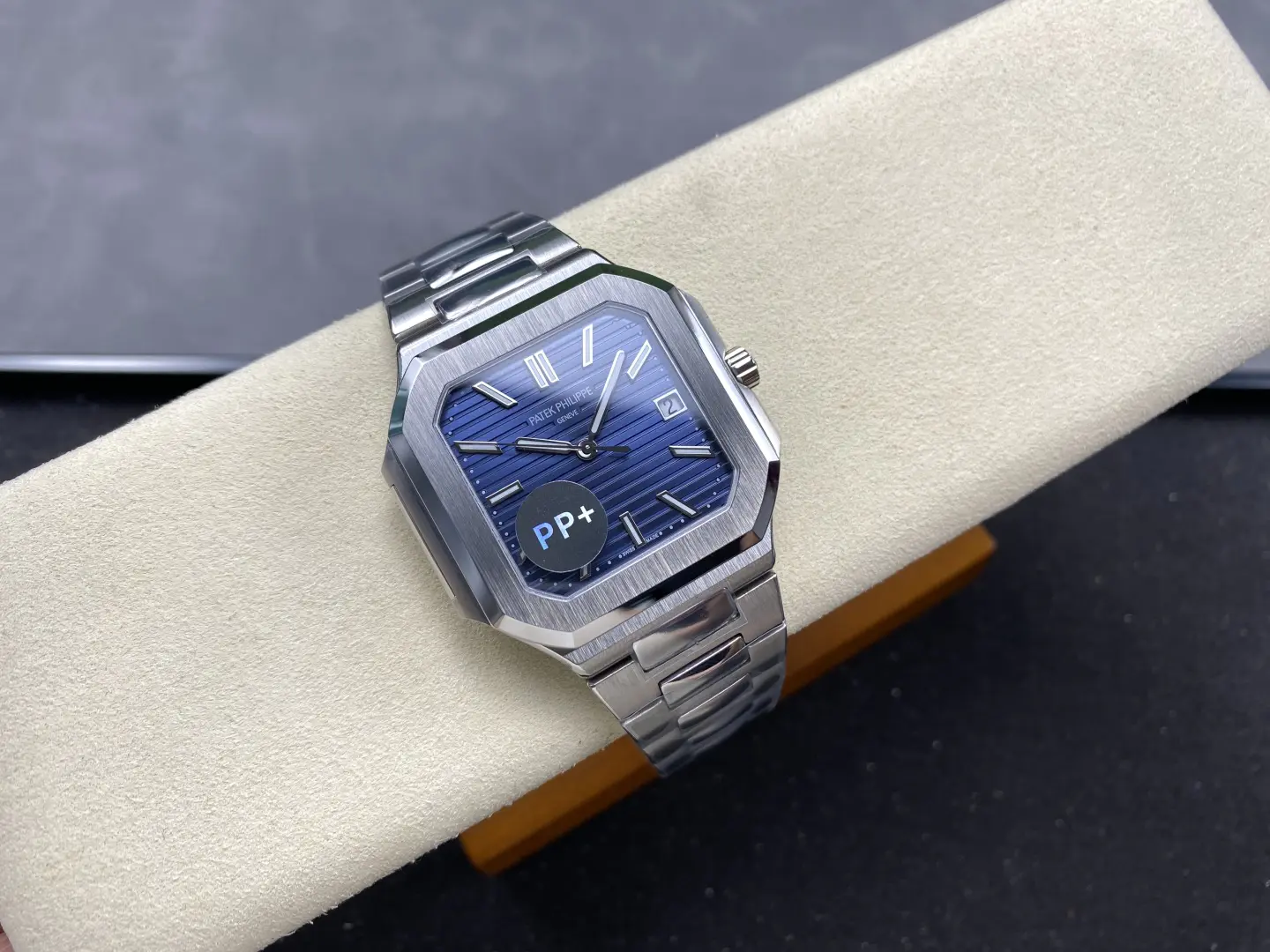 Patek Philippe Cubitus Blue Dial 40mm Ref. 7128/1G-001 - Image 9