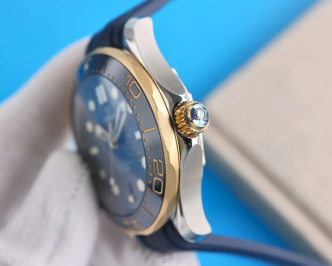 Omega Seamaster Diver 300m Yellow Gold & Steel Blue Dial 42mm Ref. 210.22.42.20.03.001 - Image 5