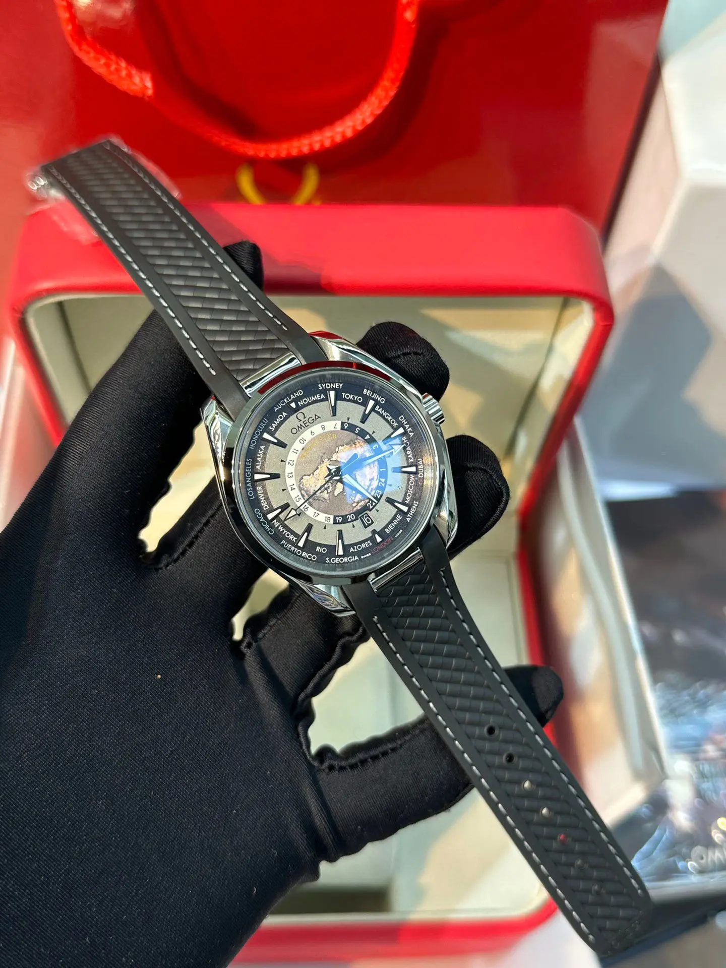 Omega Co-Axial Master Chronometer GMT Worldtimer 43 mm 220.92.43.22.99.001 - Image 4