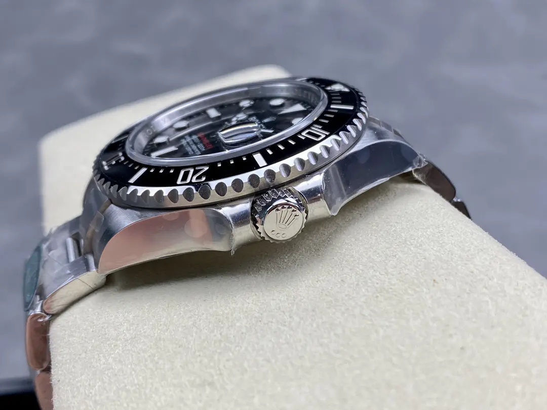 Rolex Sea-Dweller Steel Black Dial 43mm Ref. 126600-0002 - Image 4