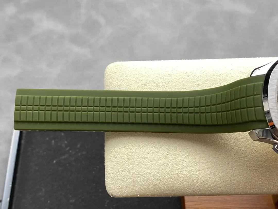 Patek Philippe Aquanaut Khaki Green 5968G-010 - Image 9