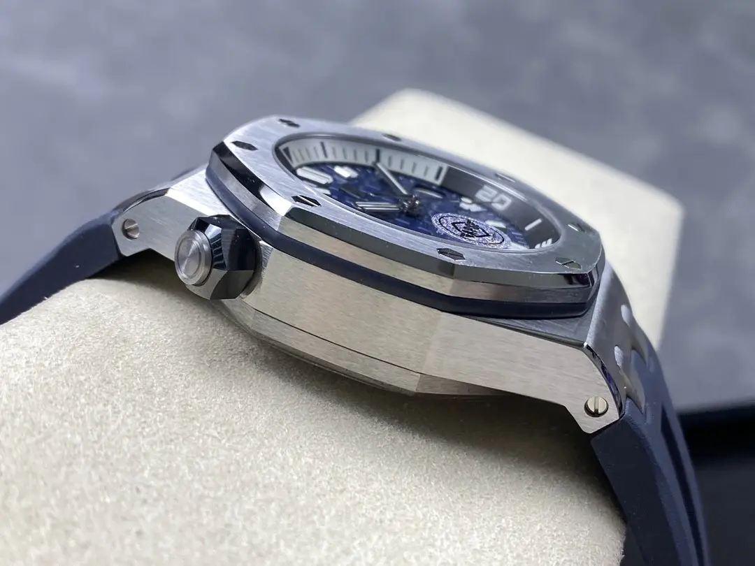 Audemars Piguet Royal Oak Offshore Diver Steel Blue Dial 42mm Ref. 15720ST.OO.A027CA.01 - Image 6